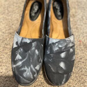 EUROSOFT Black & gray Canvas slip on sneakers SZ 11M